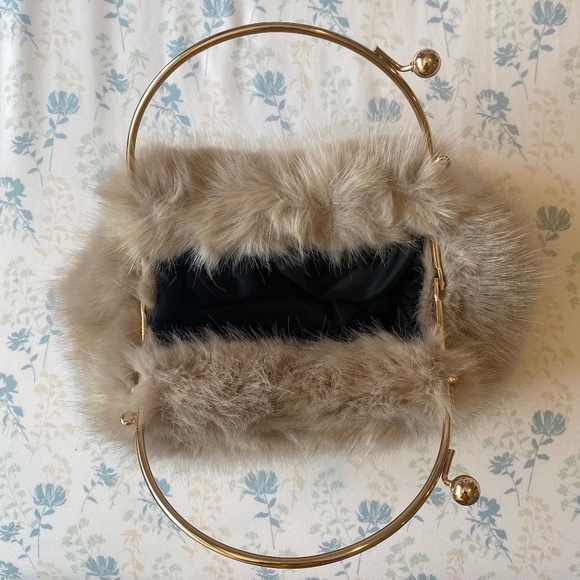 Chic Faux Fur Purse with Ball Clasp Fastening - Picture 3 of 8